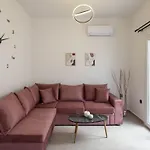 Parikia's Urban Oasis Páros