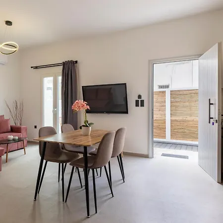 Parikia's Urban Oasis باروس