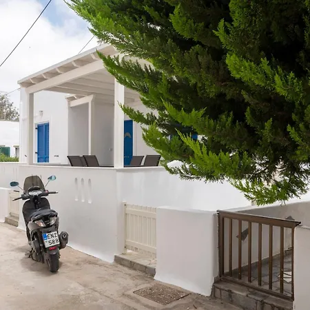 Parikia's Urban Oasis * باروس