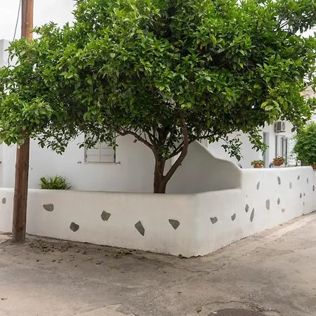 Parikia's Urban Oasis بيت للعطل باروس