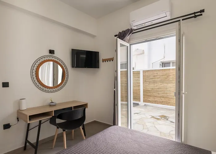 بيت للعطل Parikia's Urban Oasis باروس