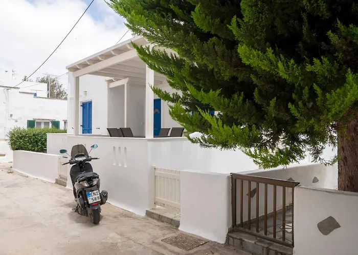 Parikia's Urban Oasis * باروس