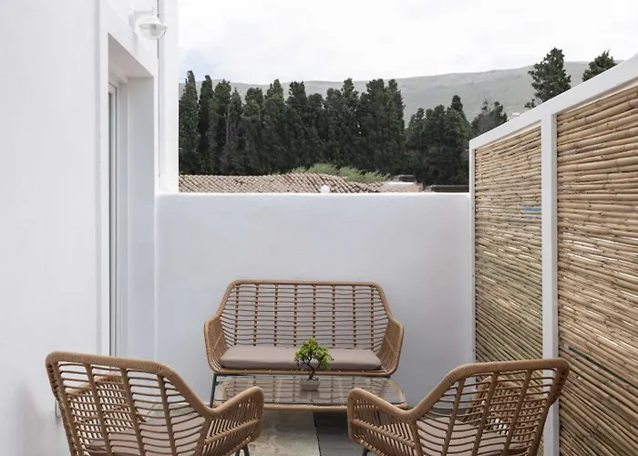 Parikia's Urban Oasis بيت للعطل باروس