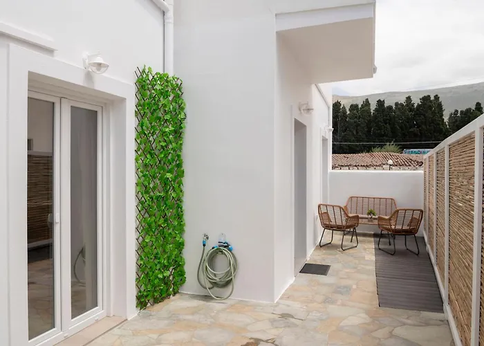 Parikia's Urban Oasis باروس