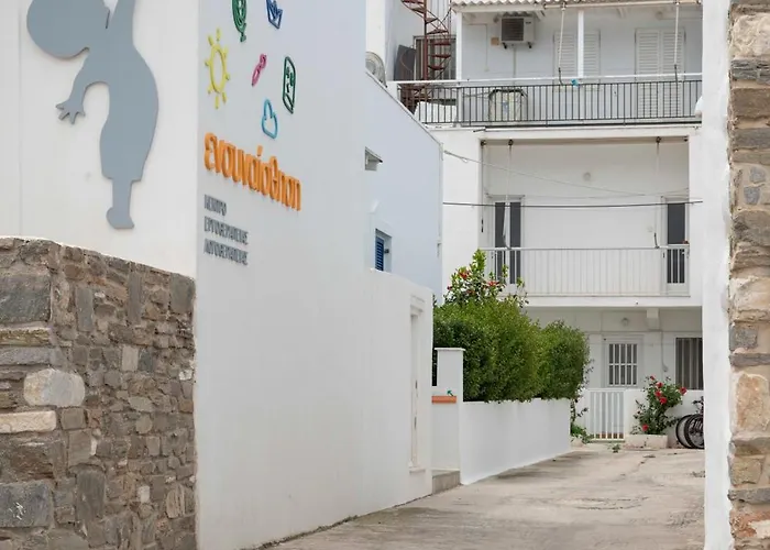 Parikia's Urban Oasis باروس