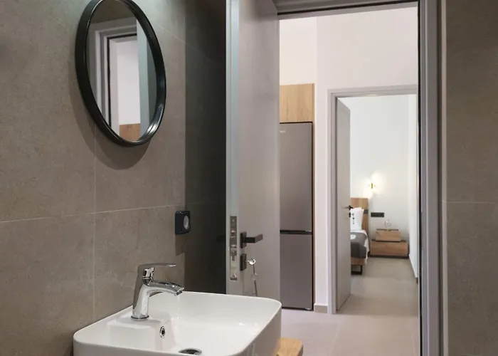 Parikia's Urban Oasis باروس