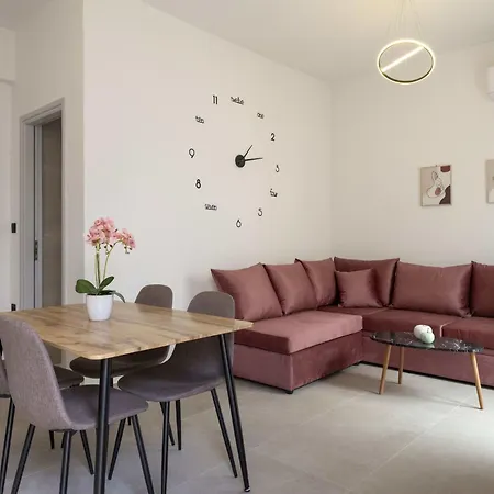 Parikia's Urban Oasis * Páros